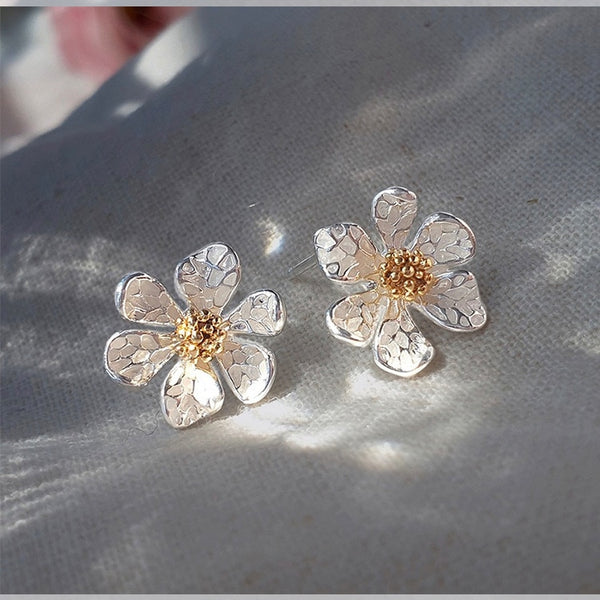 New Korea Classic Fresh Small Flower Stud Earrings For Women Sweet Lovely Elegant Fashion Metal Party Pendiente Gifts